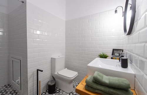 Aigio Apartment | Malvina's Dream 2. Lower Ground Renovated Getaway