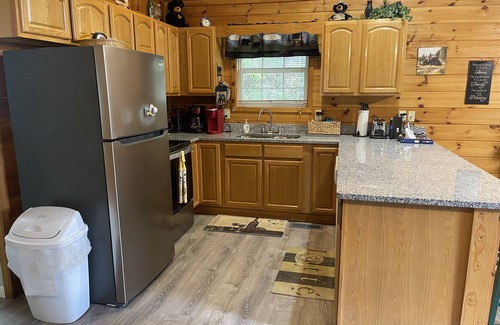 Pigeon Forge Cabin | Mama Bear - Beautiful Cabin near Gatlinburg & Pigeon Forge - Pet Friendly
