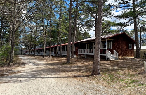 Branson Cabin | Mama Bear Cabin 2 - Community pool and hottub.