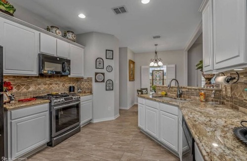 Shreveport House | Mama’s House - Gated- Short Term/Long Term Stays