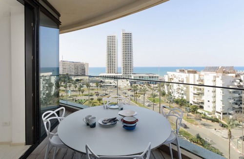 Bat Yam Apartment | MAMAD Bat Yam Luxury Apt Terrace & Sea View by FeelHome