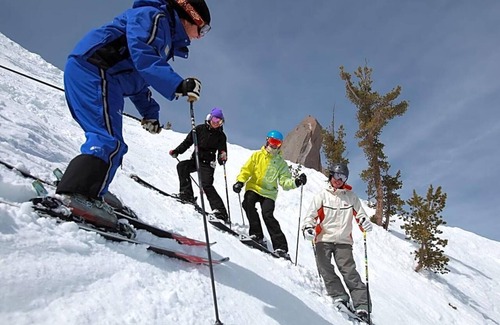 Mammoth Lakes Apartment | Mammoth Mountain Inn provides flawless service and all the necessary facilities for visitors .