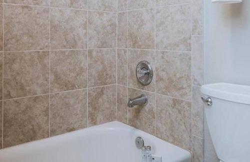 Mammoth Lakes Apartment | Mammoth Mountain Inn provides flawless service and all the necessary facilities for visitors .