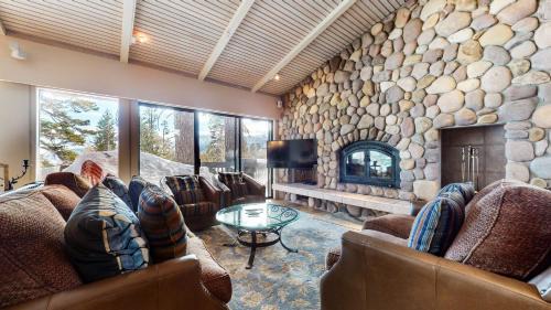 Mammoth Lakes Apartment | Mammoth West #137 Condo