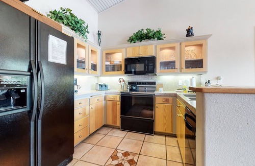 Mammoth Lakes Condo | Mammoth West 137 Updated Deluxe Condo, Just A Short Walk to Canyon Lodge by RedAwning
