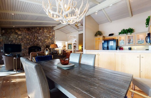 Mammoth Lakes Condo | Mammoth West 137 Updated Deluxe Condo, Just A Short Walk to Canyon Lodge by RedAwning