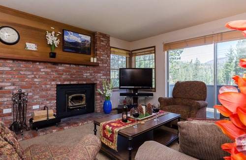 Mammoth Lakes Condo | MammothSkiInSkiOut - Closest Location to the Lifts - Sleeps 8