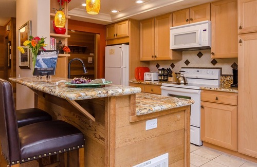 Mammoth Lakes Condo | MammothSkiInSkiOut - Closest Location to the Lifts - Sleeps 8