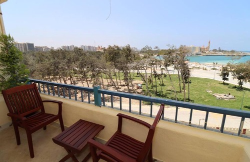 Al-Muntazah Apartment | Mamoura Private Beach & Luxury Chalet