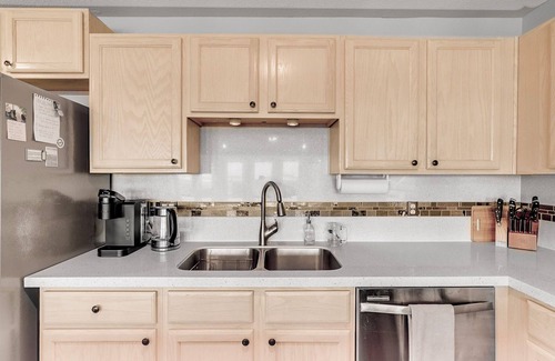 Long Beach Condo | Mana Kai 2nd floor w/view of the ocean and beach