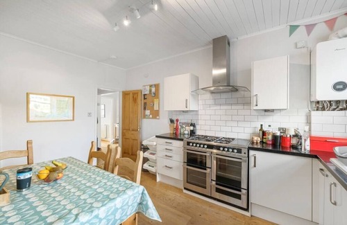 Maenporth Apartment | Manacles - Spacious flat near beach with sea views & parking