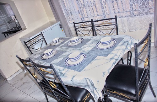 Victoria Falls House | ManaComfy - 14Bed House - 4 Baths - Victoria Falls