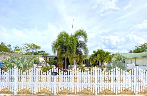 Rocky Point House | Manatee Pocket Place