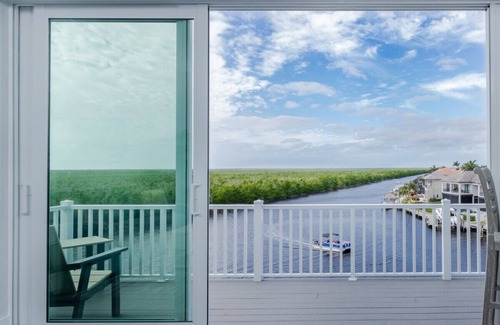 Pelican Apartment | Manatee Suite 2/Funky Fish House at Cape Harbour