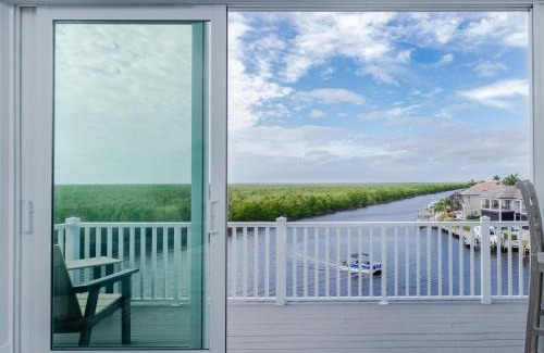 Cape Harbour Apartment | Manatee Suite 2 Funky Fish House at Cape Harbour