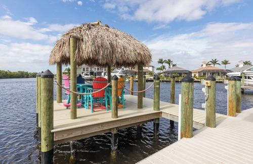 Pelican Apartment | Manatee Suite 3 Funky Fish House at Cape Harbour