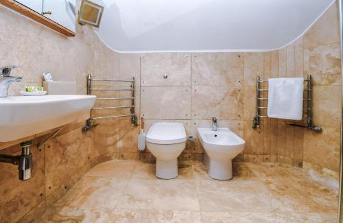 Louth House | Manby Louth 5BR Home 3Bath Parking WiFi
