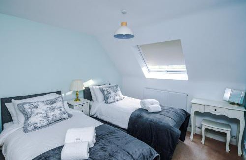 Louth House | Manby Louth 5BR Home 3Bath Parking WiFi