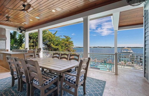 Anna Maria House | Mandalay Bay - Enjoy waterfront luxury at its finest!