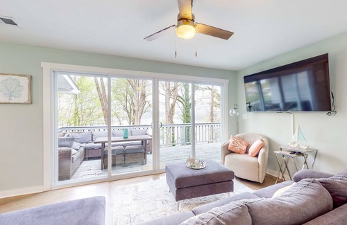 Gainesville House | Mandalay Lake Lanier Getaway- Waterfront Retreat