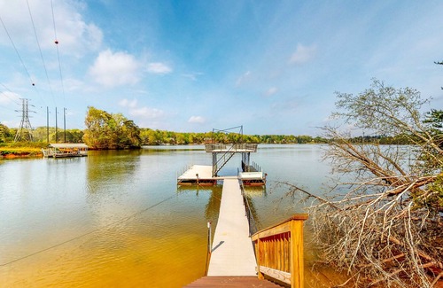 Gainesville House | Mandalay Lake Lanier Getaway- Waterfront Retreat