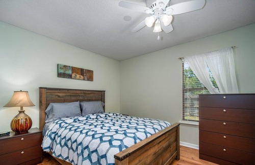 Sunbeam House | ~Mandarin Melody~King Bed Sleeps 11~Heated Pool 25 Minutes to Jacksonville Beach~