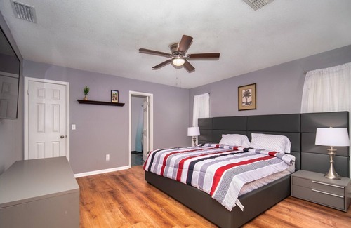 Sunbeam House | ~Mandarin Melody~King Bed Sleeps 11~Heated Pool 25 Minutes to Jacksonville Beach~