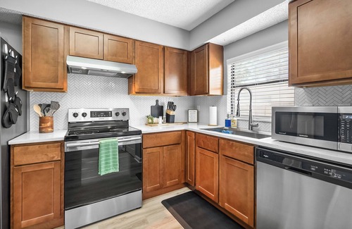 Southside House | Mandarin Retreat - Entire Home