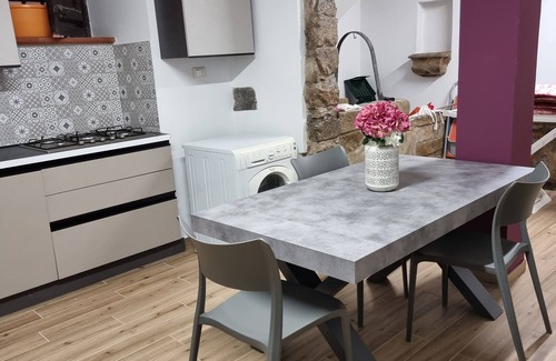 Old Town House | Mandralisca Holidays - Big Apartment in the Hearth of Cefalù