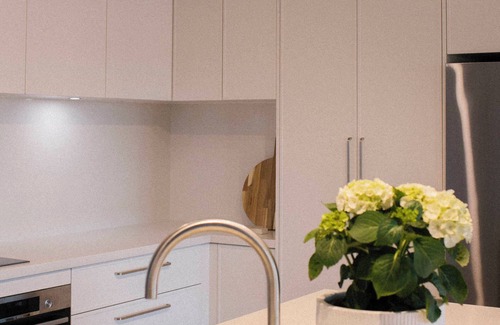 Dudley Park House | Mandurah Canal House, a modern 3-bedroom coastal retreat for up to 6 guests.