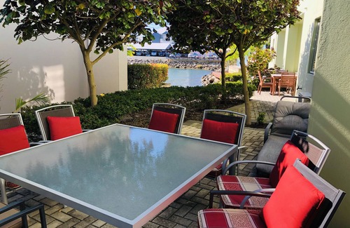 Halls Head Apartment | Mandurah Central Apartment with own Jetty and free WiFi