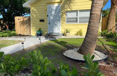 Lake Worth House | Mango Beach Retreat