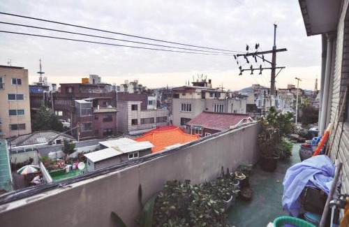 Mangwon-dong House | Mangwon Market and Han-river