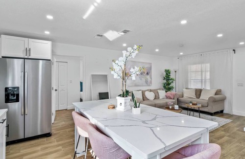 Sun Bay South House | Manhattan- A clean, modern 4-bedroom home in the heart of South Tampa. Sleeps up to 10, with a fenced backyard, BBQ grill, and firepit. Great for families, groups, or work stays. Minutes to Picnic Island Park, downtown Tampa, and the beaches.n