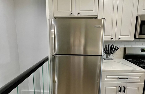 Hill Section Condo | MANHATTAN BEACH, CA walk to beach, pier, shops & restaurants.