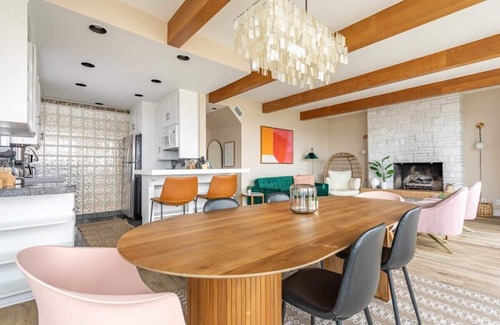 Sand Section Condo | Manhattan Beach 3BR Home: Ocean Views & Parking!