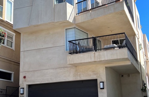 Sand Section House | Manhattan Beach Surf Haven