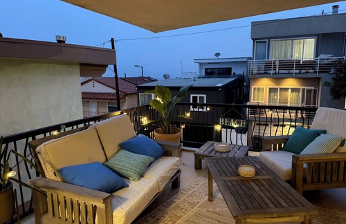 Sand Section House | Manhattan Beach Surf Haven