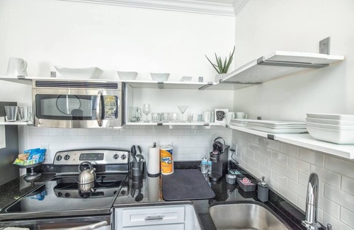 Wilmington Historic District Condo | Manhattan on Front! Balcony Park Free!