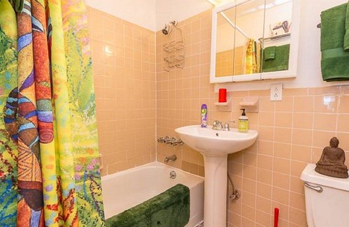 Central Park North Apartment | Manhattan Studio! Walk to scenic Morningside park, restaraunts, subway. Free WiF
