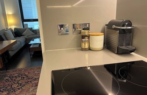 Vauxhall Apartment | Manhattan style flat close to tube with gym/wifi! Spacey, modern, great location