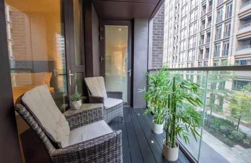 Vauxhall Apartment | Manhattan style flat close to tube with gym/wifi! Spacey, modern, great location