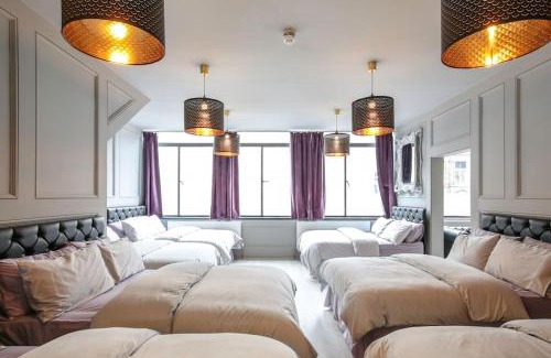 Liverpool City Centre Apartment | Manhattan Suite - sleeps 24! Heart of Liverpool