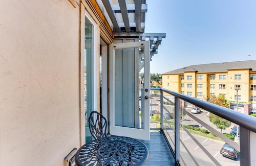Bridgeton Apartment | Manifest Upscale Spacious 2BD/2BA Apartment w/ balcony, fireplace