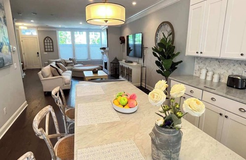 Historic Downtown Savannah House | Manior De Luxe Near Forsyth Park