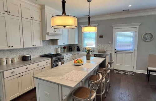 Historic Downtown Savannah House | Manior De Luxe Near Forsyth Park