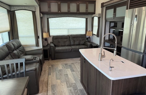 Dunnville House | Manitland Shores Resort campground & RV Trailer Park