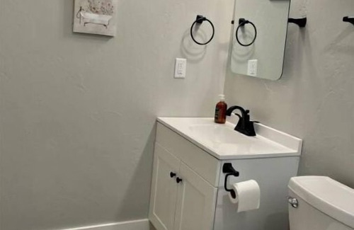 Manitou Springs Historic District Apartment | Manitou Apartment 2B