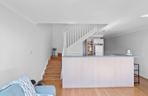 Manly Apartment | Manly Flow Cosy Beachside Stay near Dining and Ferry