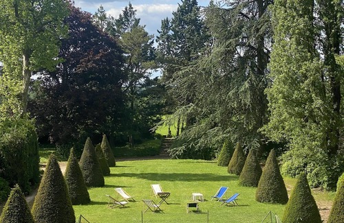 Chitenay House | Manoir de Charme du Xiiis Dans un Jardin et Parc Arboré de 10 Hectares